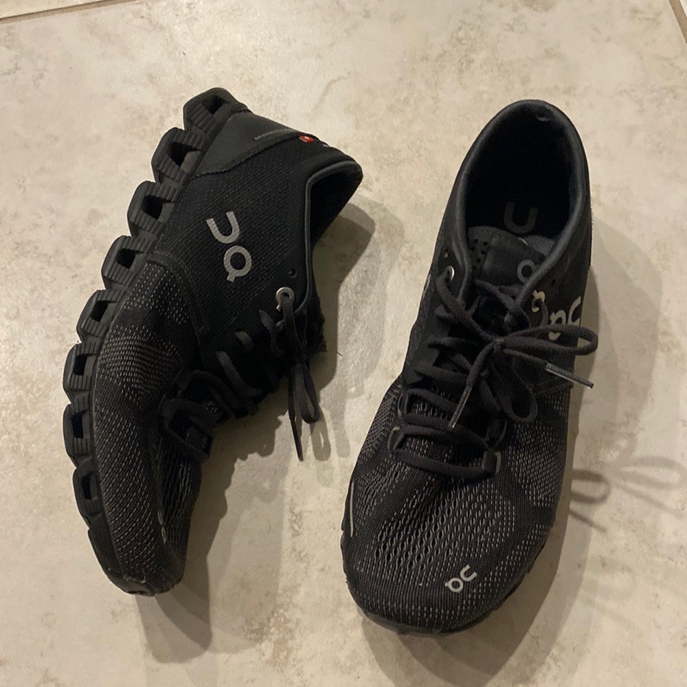 On cloud running shoes sneakers size 7 W7